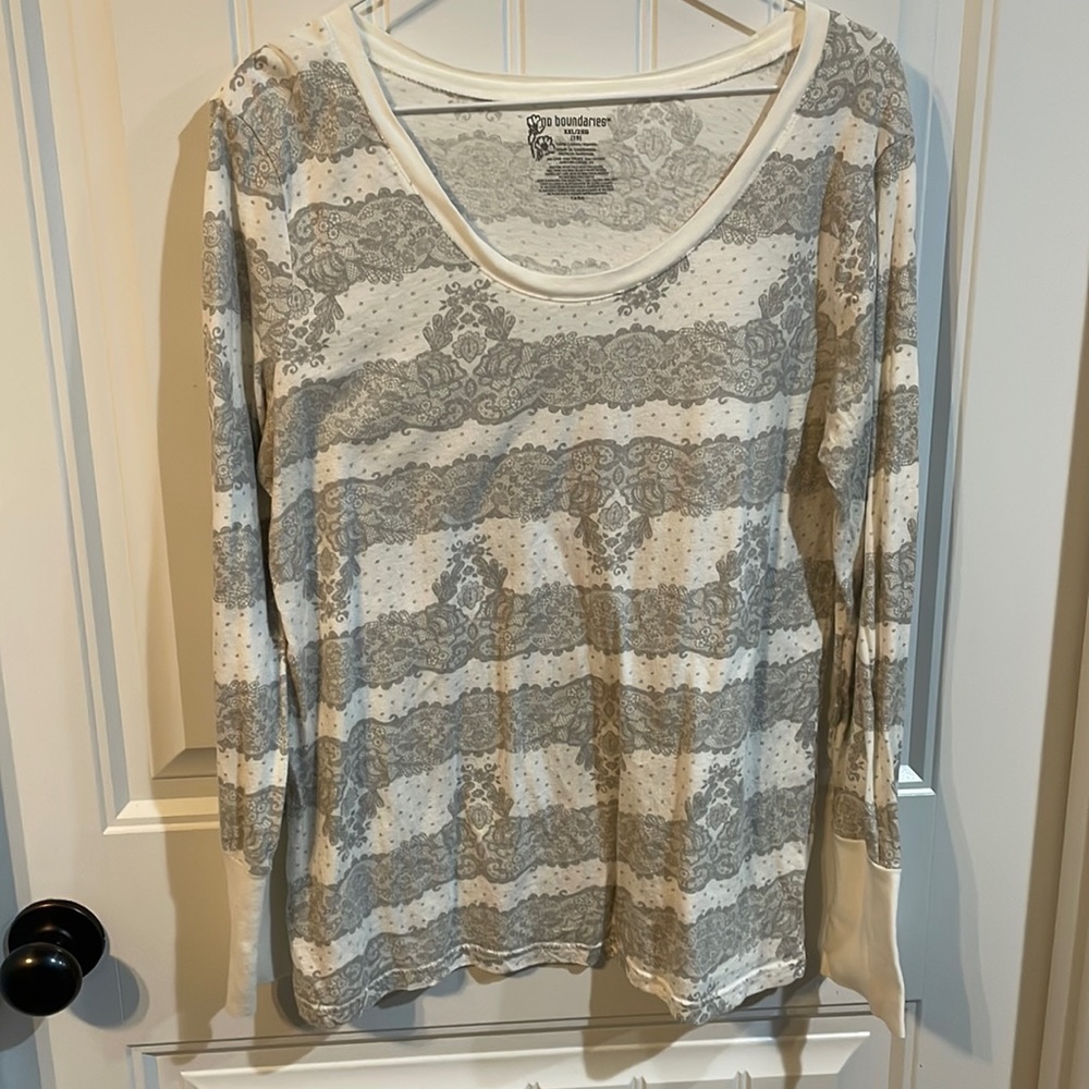 No boundaries long sleeve tshirt